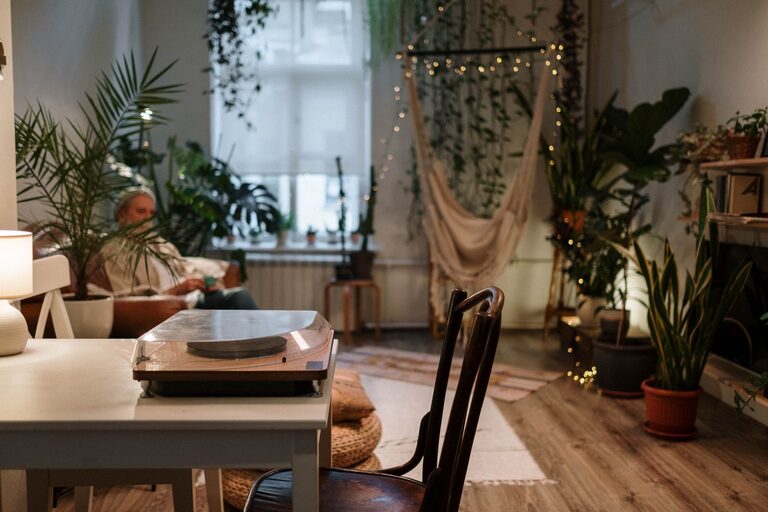 Simple Tips for Creating a Cozy and Inviting Living Space